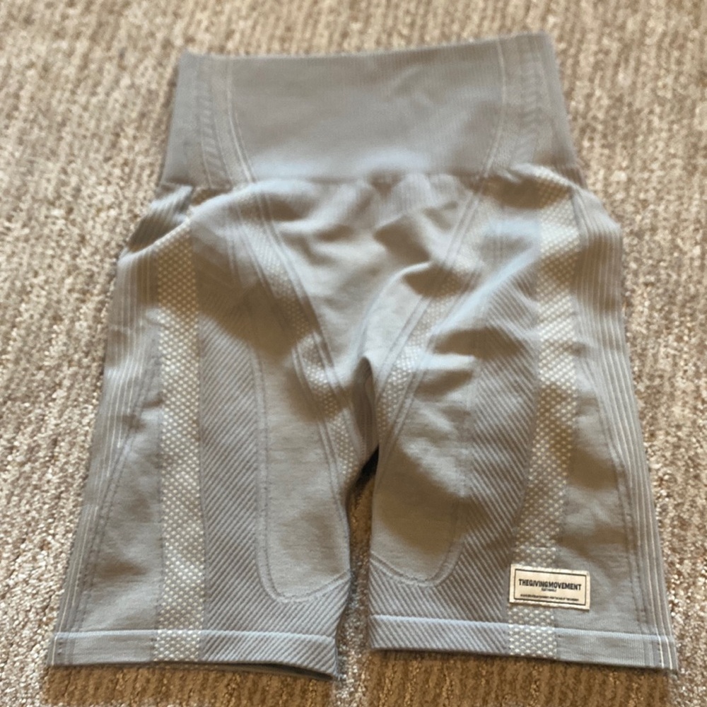 The giving moment biker shorts